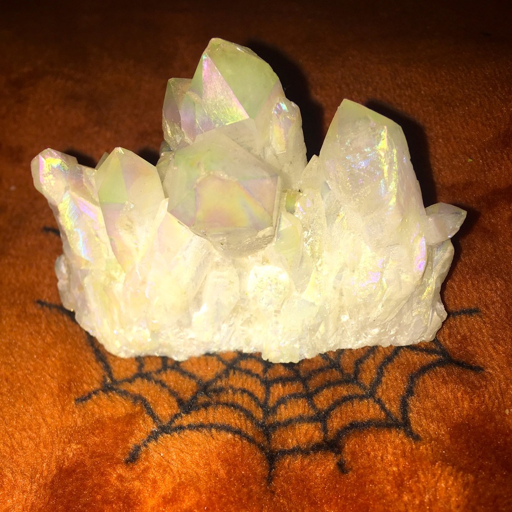 NEW 🔮 Angel Aura quartz, small in size, iridescent colors.